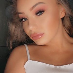 Meet your Posher, Chloe